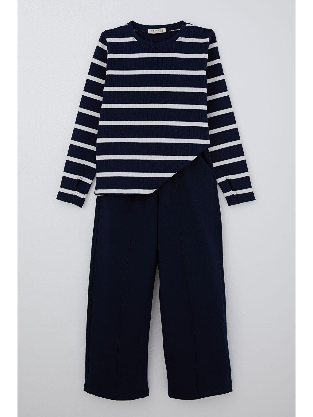 Kız Çocuk Pantolonlu Takım Parmak Geçmeli Arma Detaylı Lacivert (8-14 Yaş)