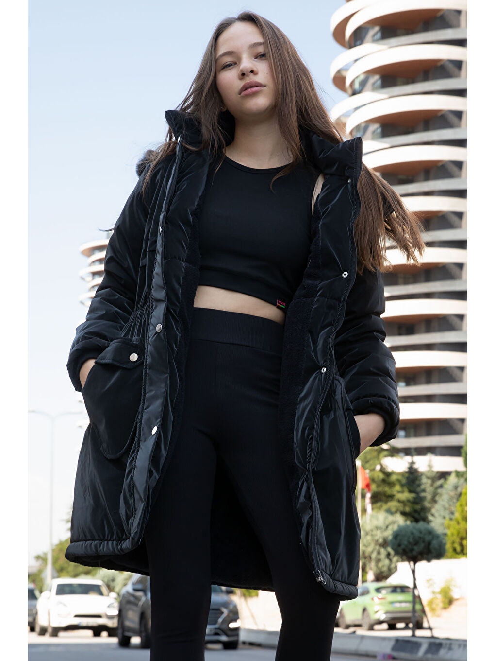 Siyah Cep Detaylı İçi Kürklü Çıkarılabilir Kapüşonlu Kız Çocuk Şişme Mont 21337-3