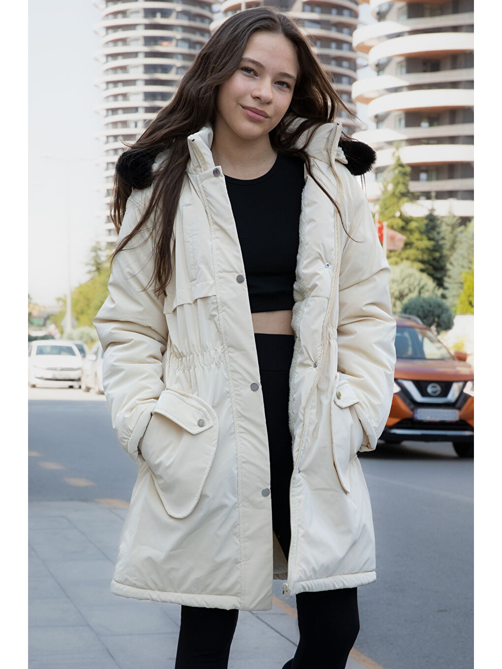 Bej Cep Detaylı İçi Kürklü Çıkarılabilir Kapüşonlu Kız Çocuk Şişme Mont 21336-4