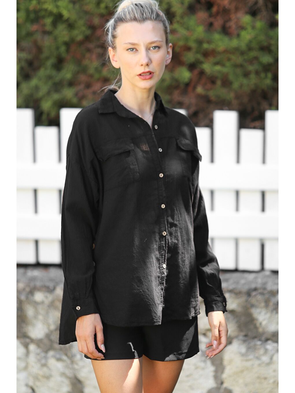 Organik Pamuk Siyah Gömlek Yaka Uzun Kol Çift Kapaklı Cepli Yanları Düğmeli Dokuma Casual Gömlek-1