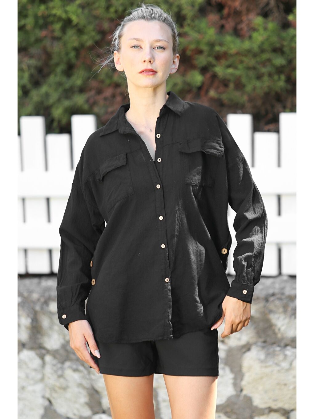 Organik Pamuk Siyah Gömlek Yaka Uzun Kol Çift Kapaklı Cepli Yanları Düğmeli Dokuma Casual Gömlek-2