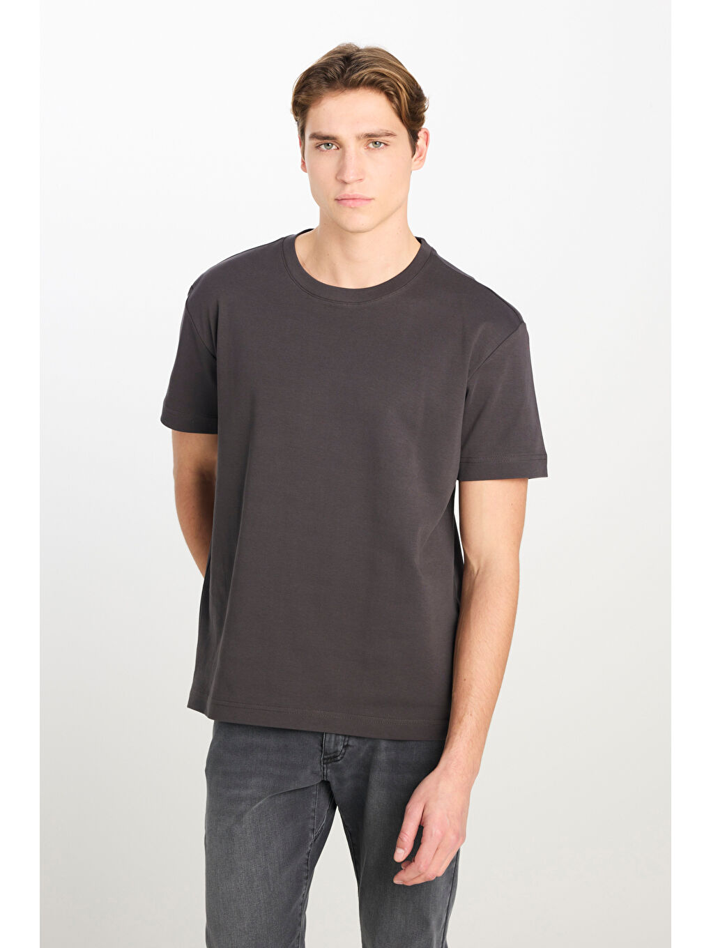 %100 Pamuk Relaxed Fit Geniş Kesim Bisiklet Yaka Antrasit Basic T-shirt