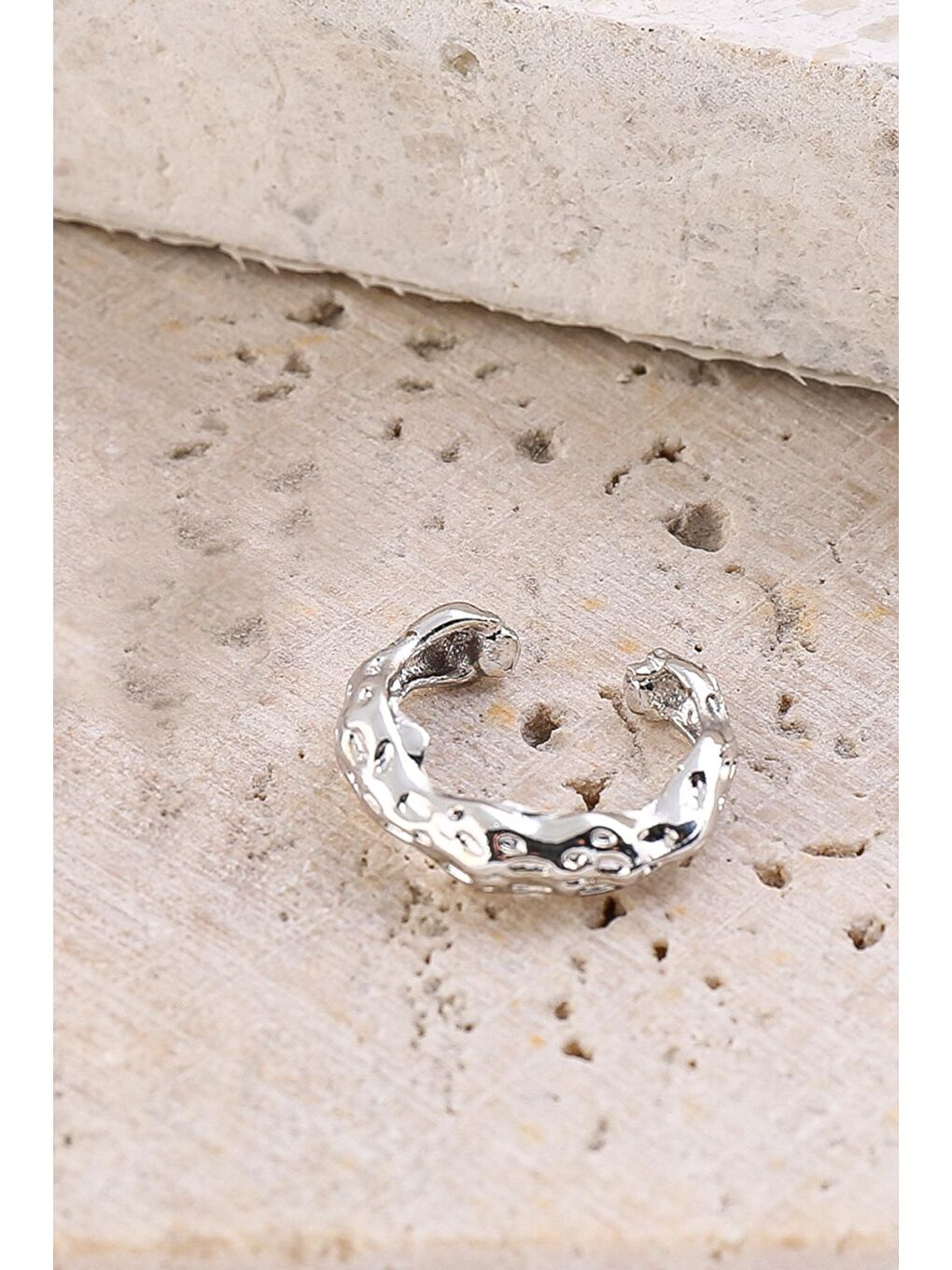 Gri Delik Gerektirmeyen Amorf Yüzeyli Josef Kıkırdak Küpesi