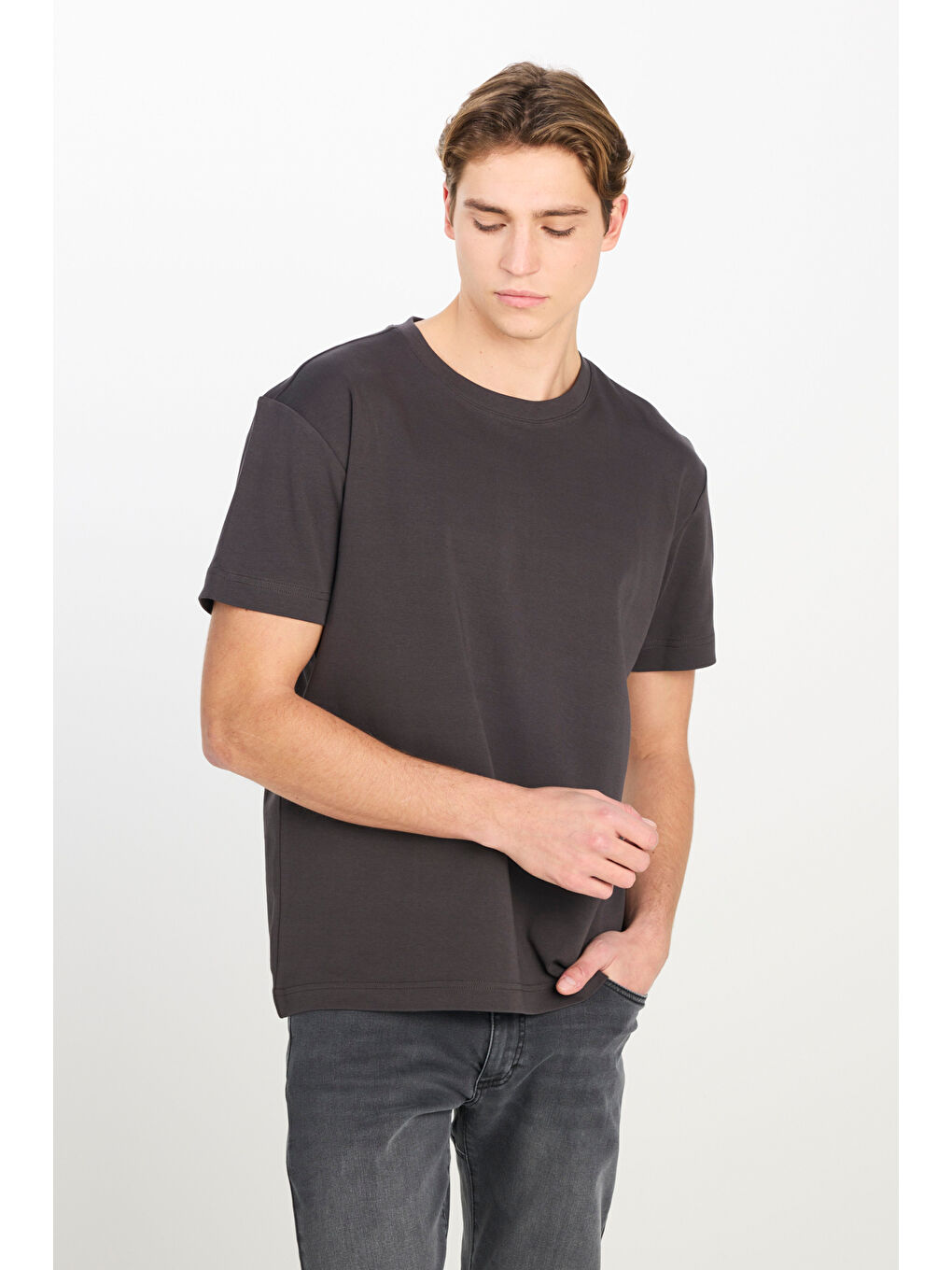 %100 Pamuk Relaxed Fit Geniş Kesim Bisiklet Yaka Antrasit Basic T-shirt-1