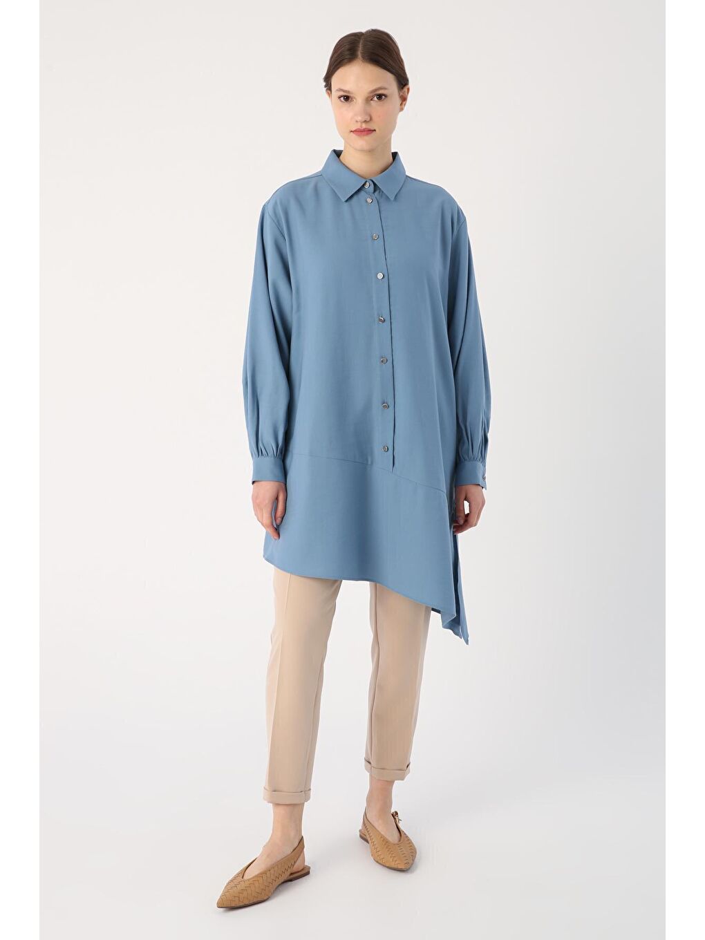 Mavi Eteği Asimetrik Yırtmaçlı Gömlek Yaka Tunik-1