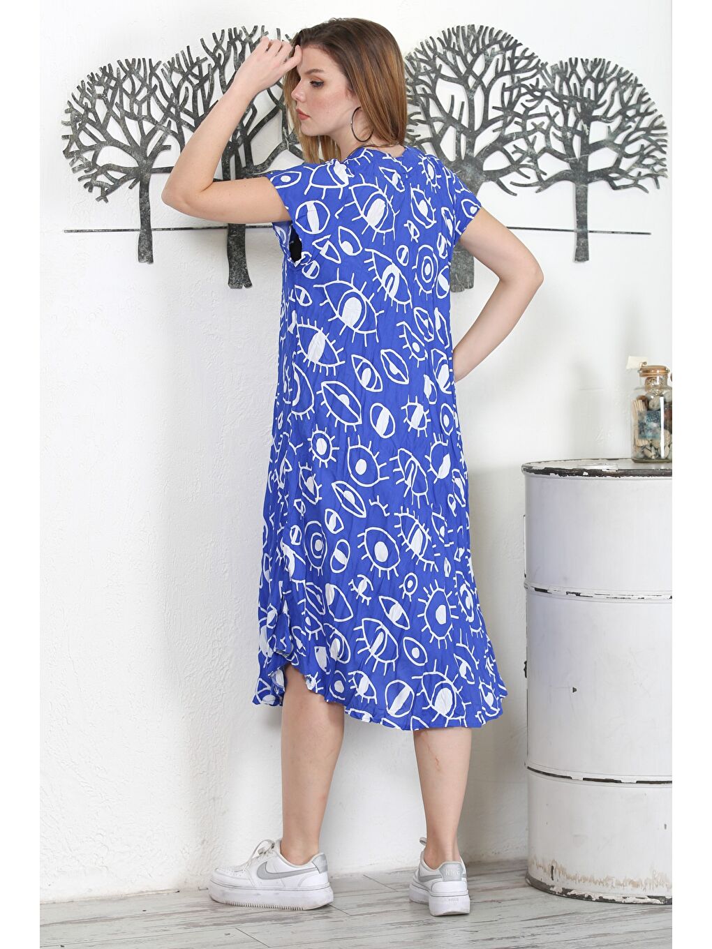 Beyaz-Mavi V Yaka Düşük Kol Empirme Baskılı Casual Dokuma Elbise-5