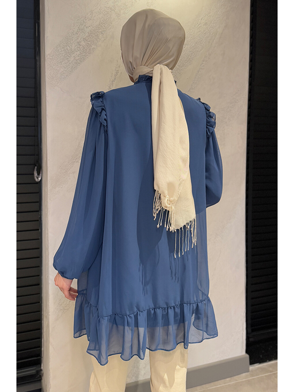 İndigo Ön Bağlamalı Fırfırlı Güpür Detaylı Tesettür Şifon Tunik-6