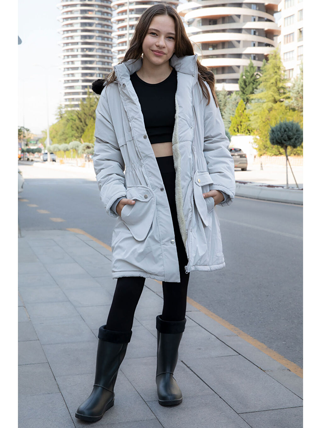 Ekru Krem Cep Detaylı İçi Kürklü Çıkarılabilir Kapüşonlu Kız Çocuk Şişme Mont 21335-3