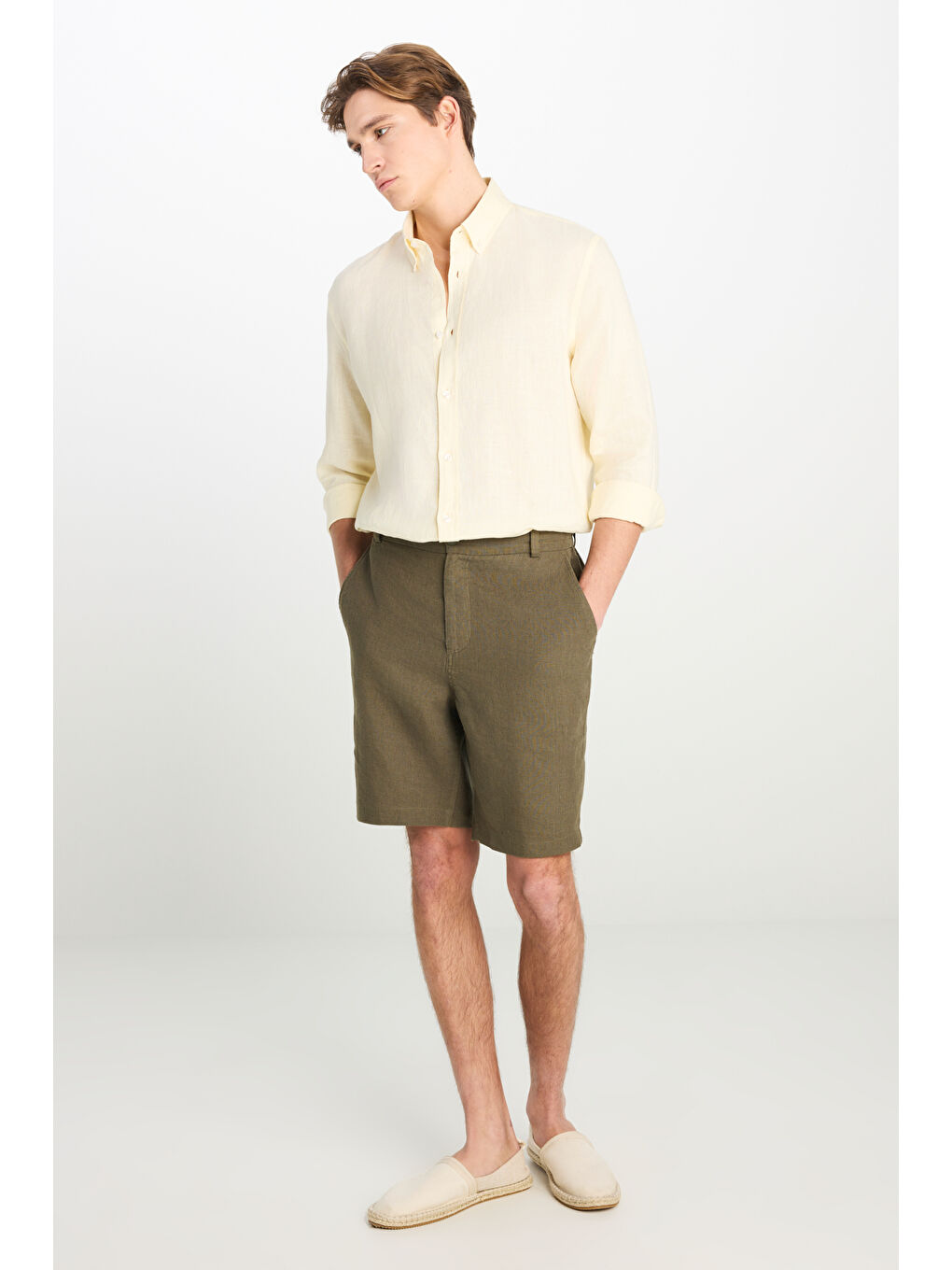 %100 Keten Regular Fit Normal Kesim Lastik Bel Detaylı Haki Şort-1