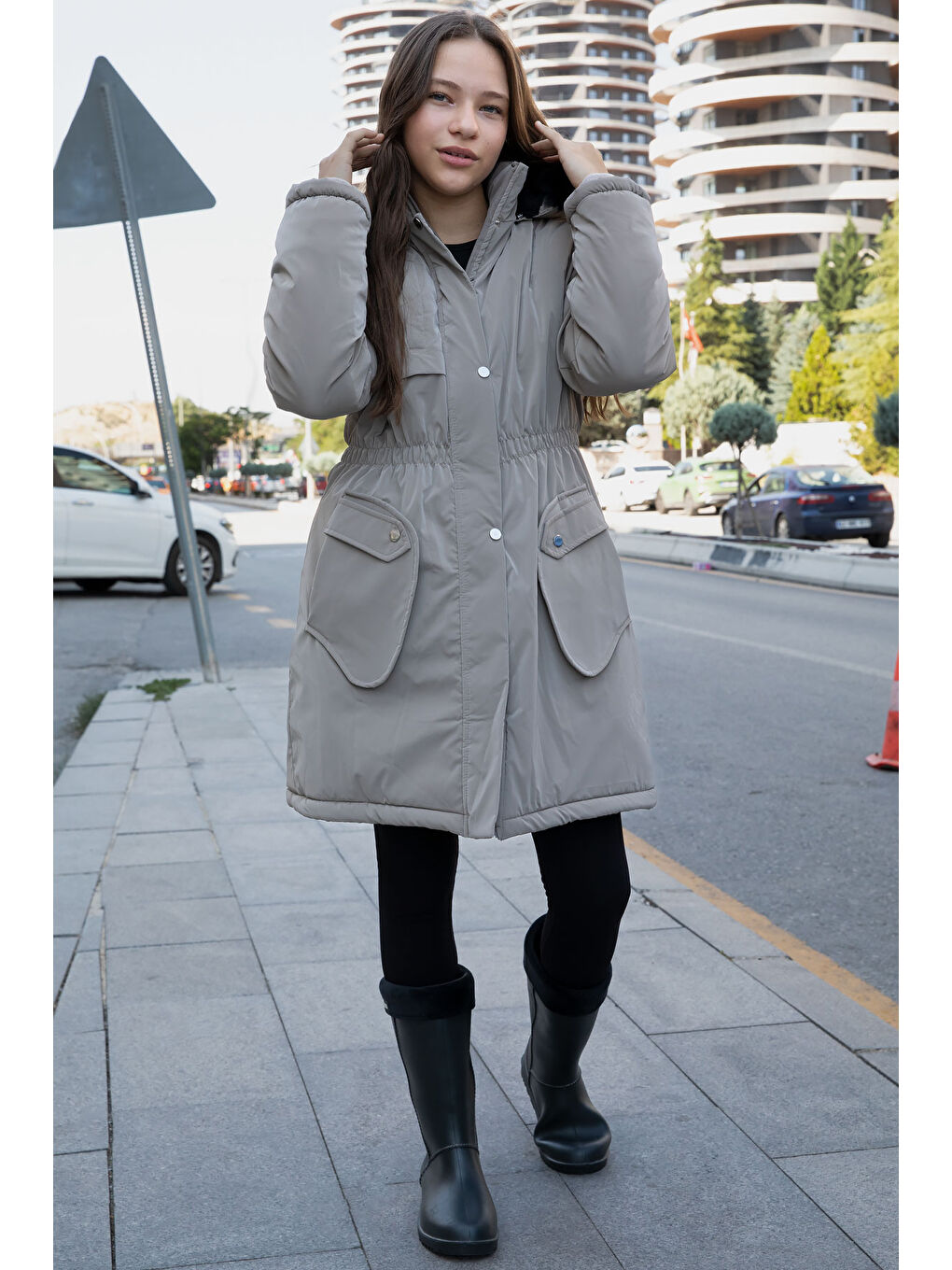 Gri Cep Detaylı İçi Kürklü Çıkarılabilir Kapüşonlu Kız Çocuk Şişme Mont 21339-2
