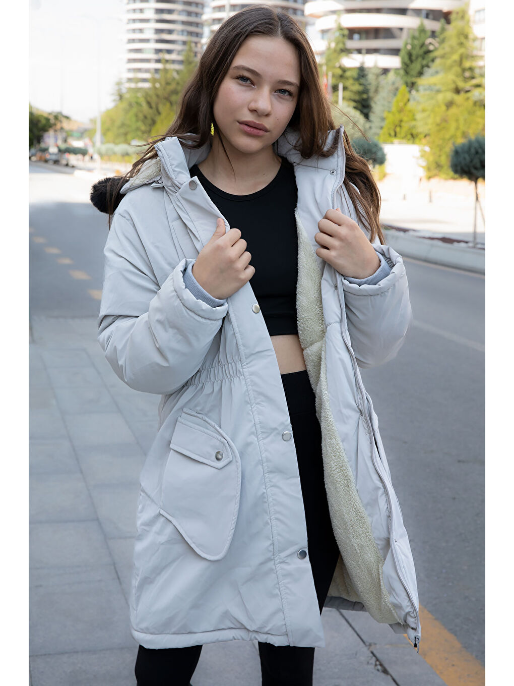 Ekru Krem Cep Detaylı İçi Kürklü Çıkarılabilir Kapüşonlu Kız Çocuk Şişme Mont 21335-4