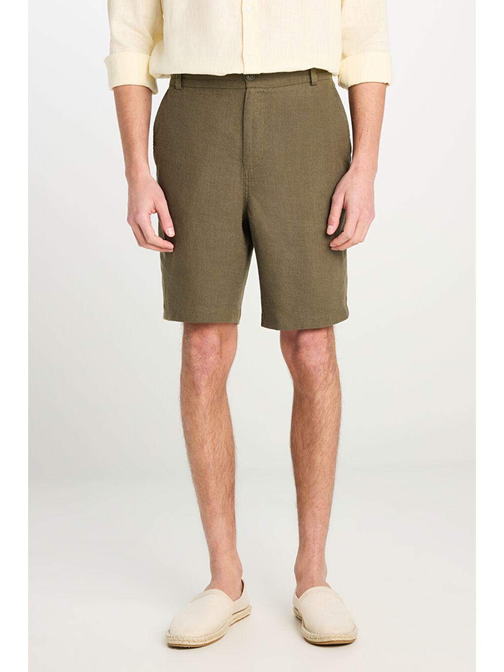 %100 Keten Regular Fit Normal Kesim Lastik Bel Detaylı Haki Şort-2