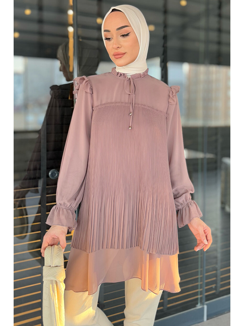 Bej Kadın Yaka Bağlamalı Pileli Tesettür Şifon Tunik-3