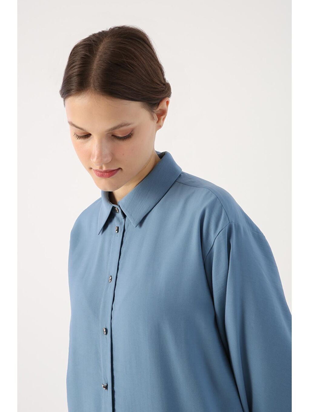 Mavi Eteği Asimetrik Yırtmaçlı Gömlek Yaka Tunik-4