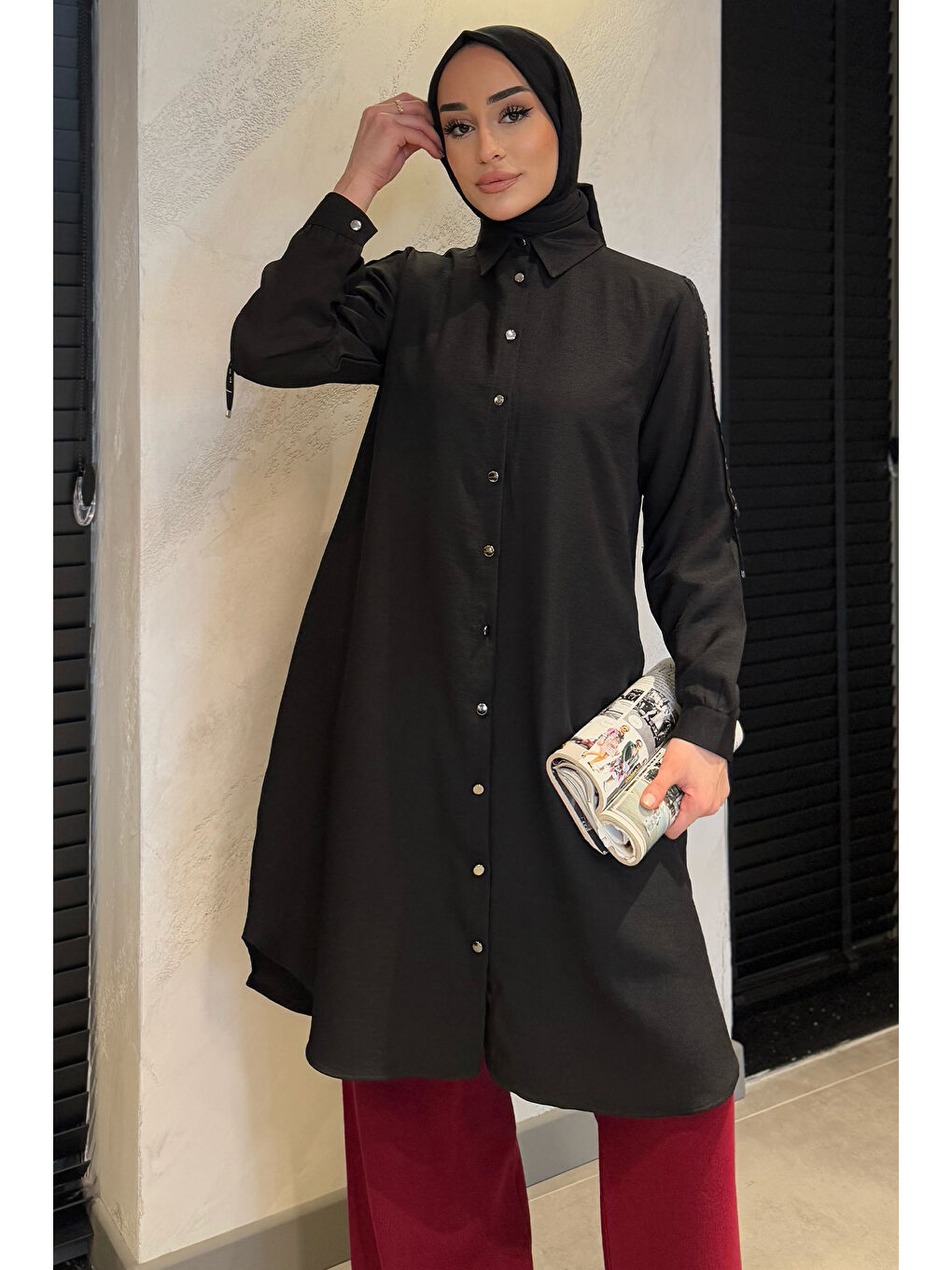 Siyah Kol Detaylı Ön Düğmeli Tesettür Keten Tunik-3