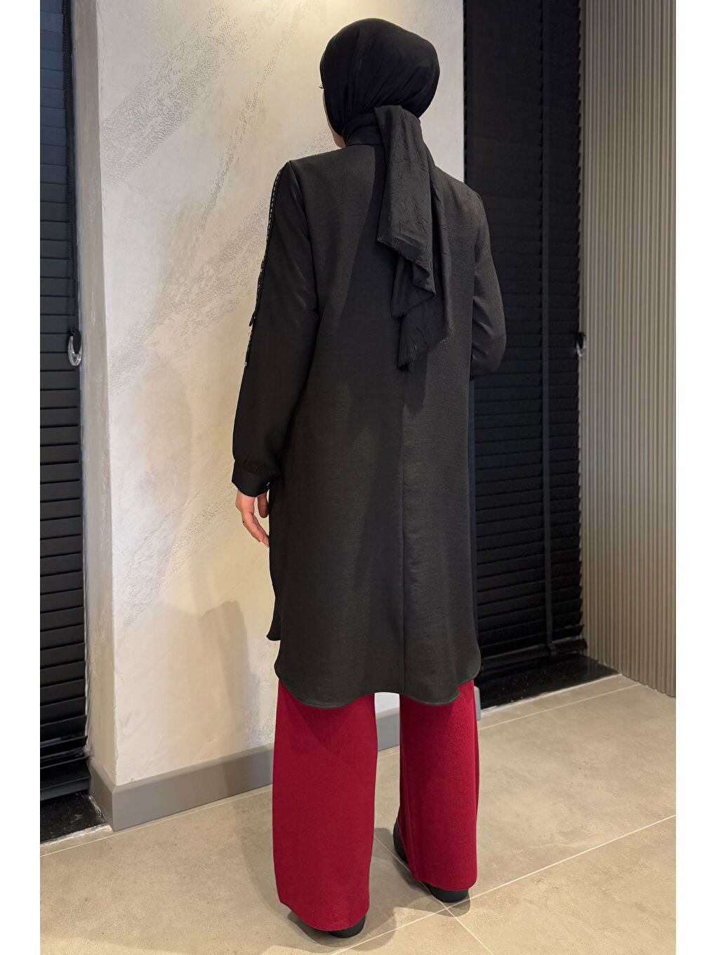 Siyah Kol Detaylı Ön Düğmeli Tesettür Keten Tunik-7