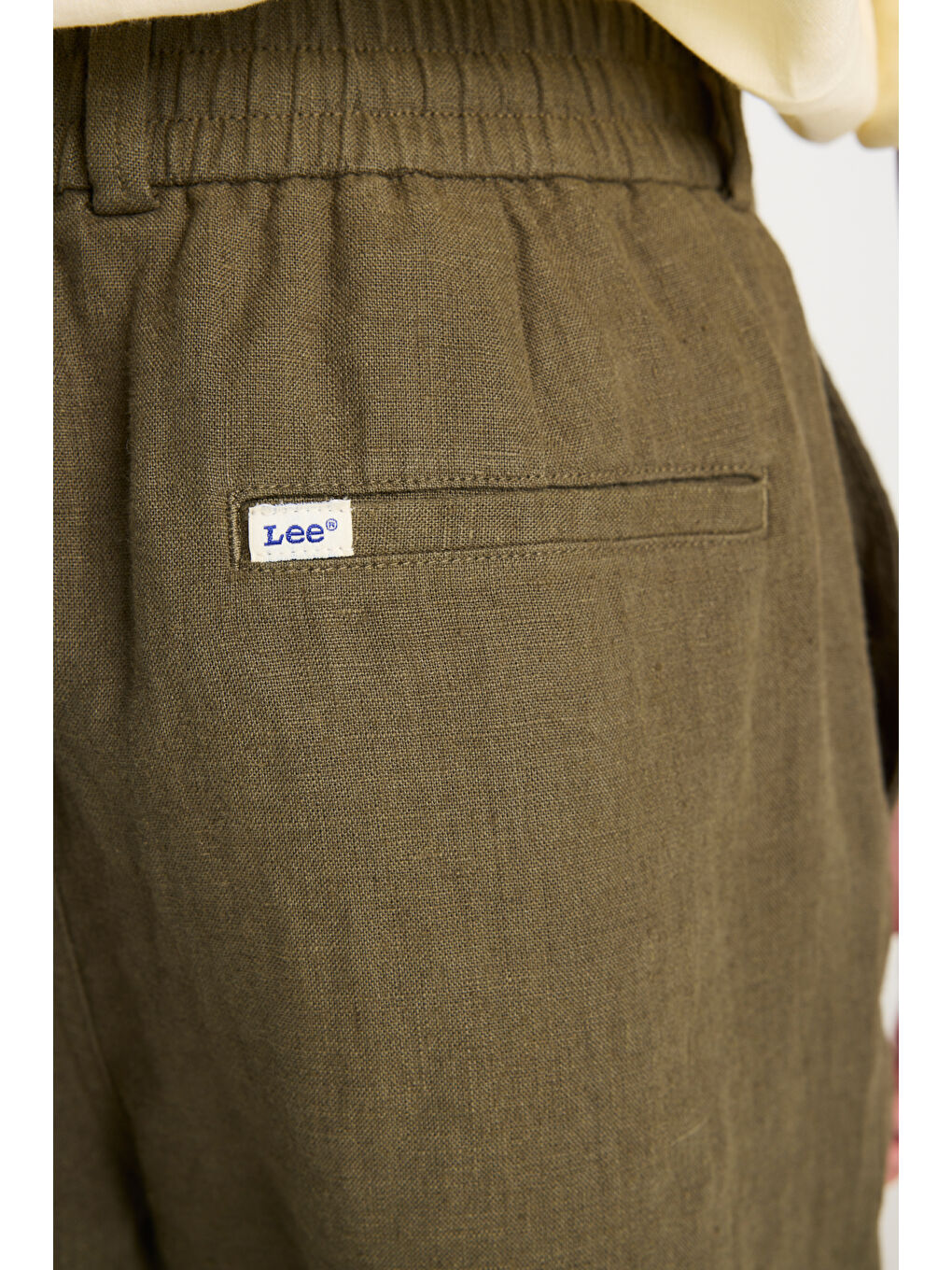 %100 Keten Regular Fit Normal Kesim Lastik Bel Detaylı Haki Şort-4