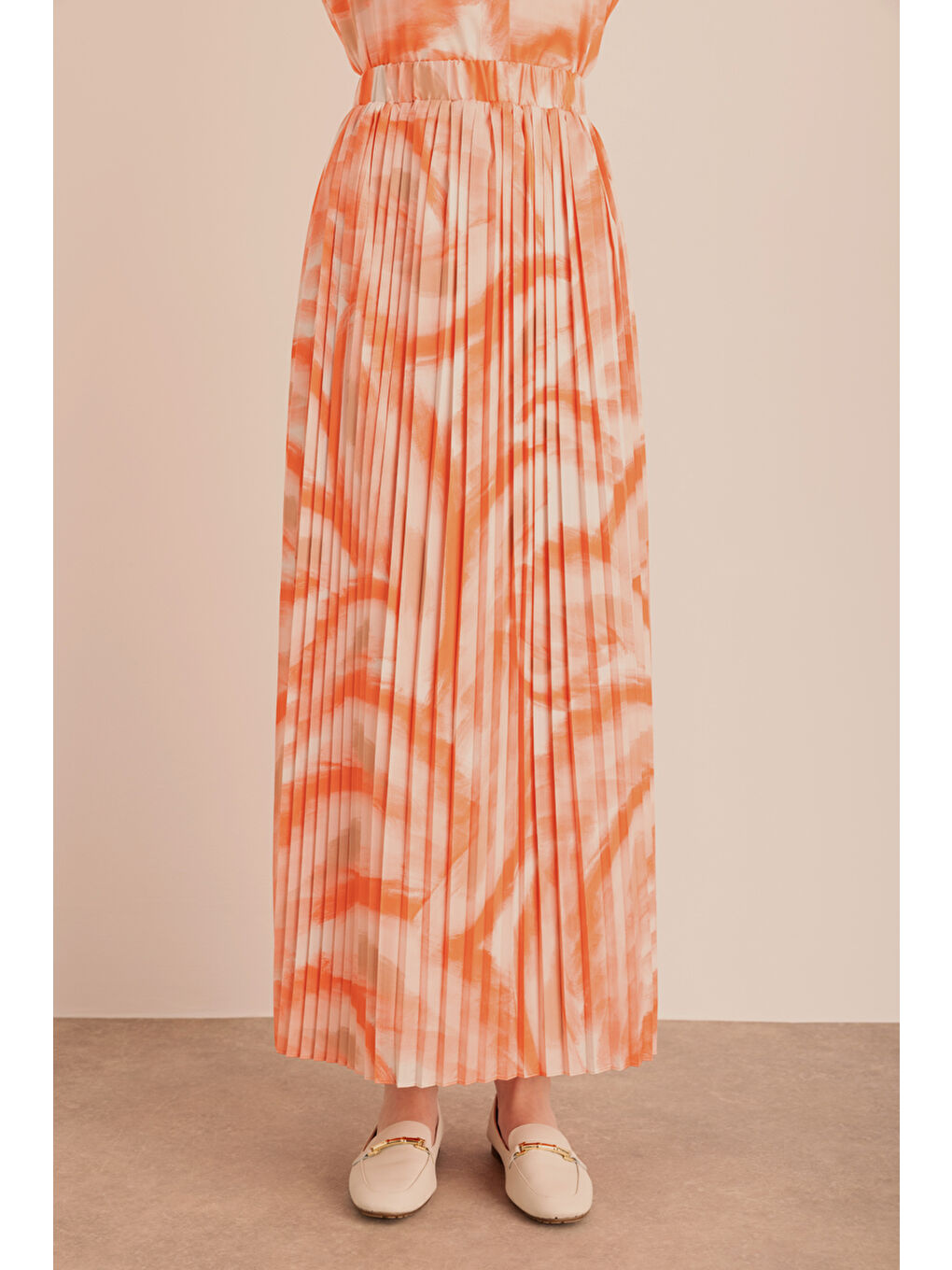 Siyah Desenli Piliseli Beli Lastikli Etek-1