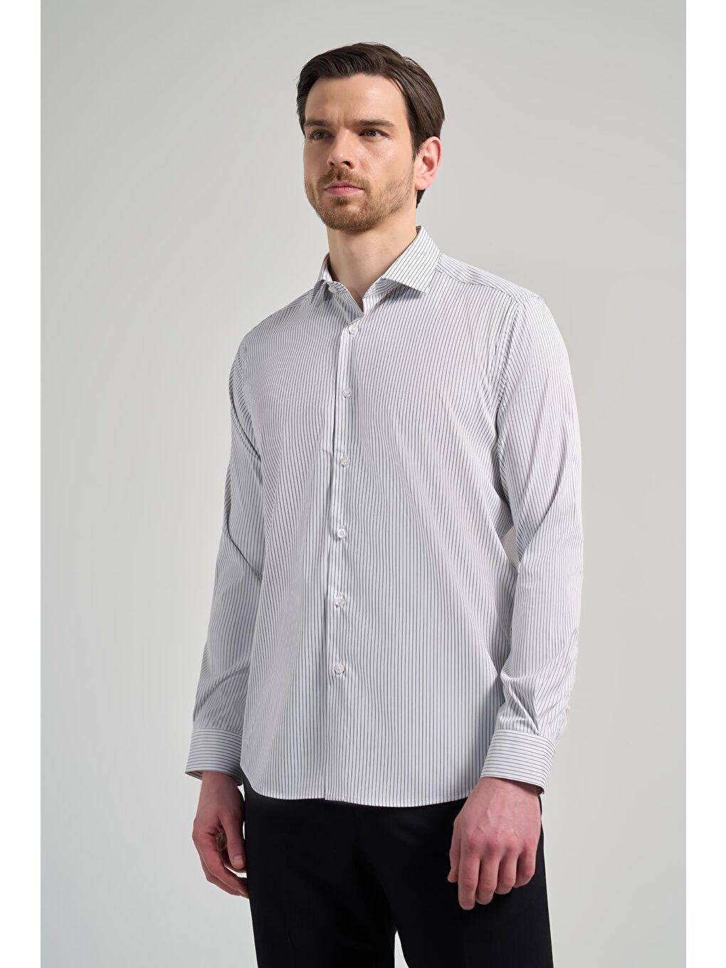 Beyaz Uzun Kol Çizgili Desen Bez Ayağı İtalyan Yaka Cepsiz Esnek Classic Slim Fit Gömlek 1004250201-2