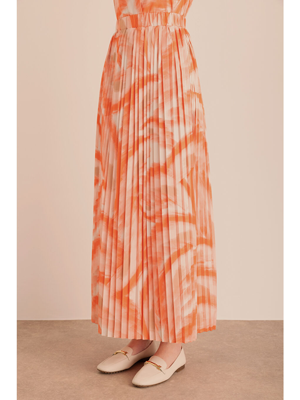 Siyah Desenli Piliseli Beli Lastikli Etek-3