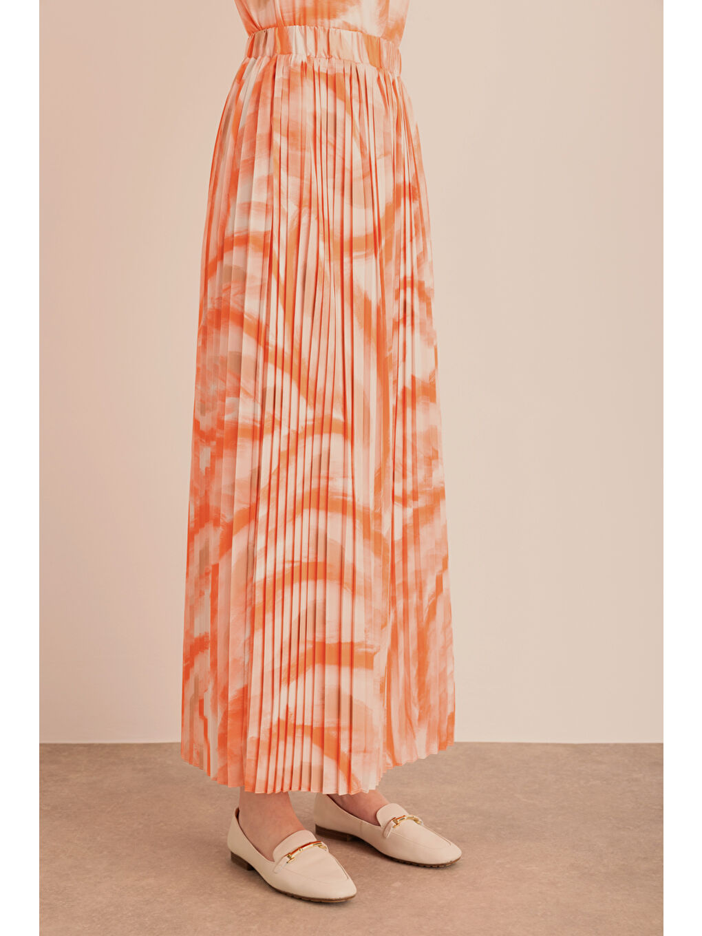 Siyah Desenli Piliseli Beli Lastikli Etek-4