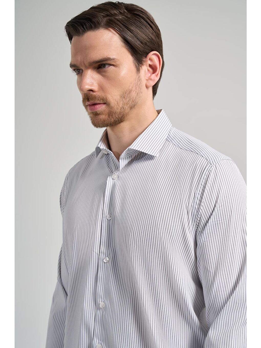 Beyaz Uzun Kol Çizgili Desen Bez Ayağı İtalyan Yaka Cepsiz Esnek Classic Slim Fit Gömlek 1004250201-3