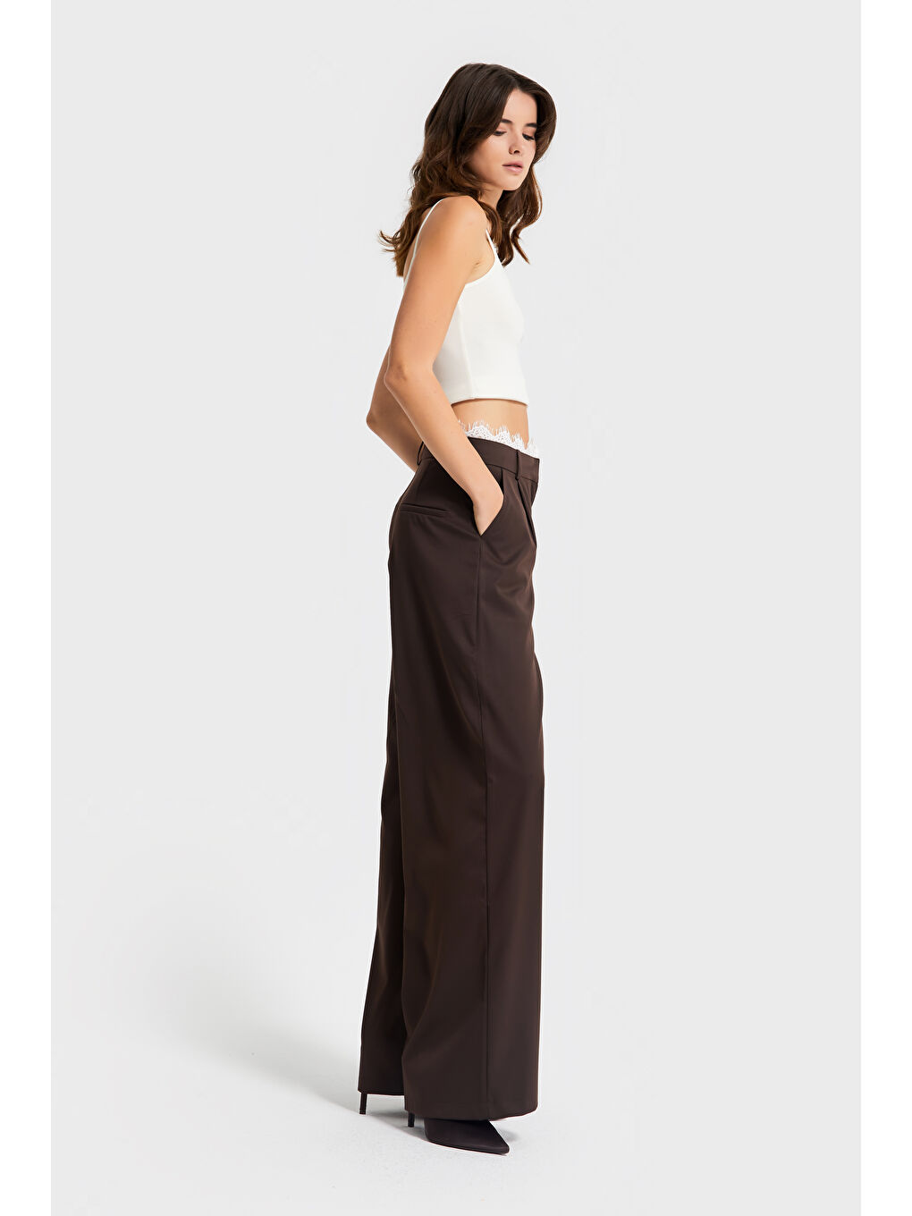 Kadın Kahverengi w5-16 Palazzo Fit Kemeri Dantel Detaylı Tasarım Pantolon-4