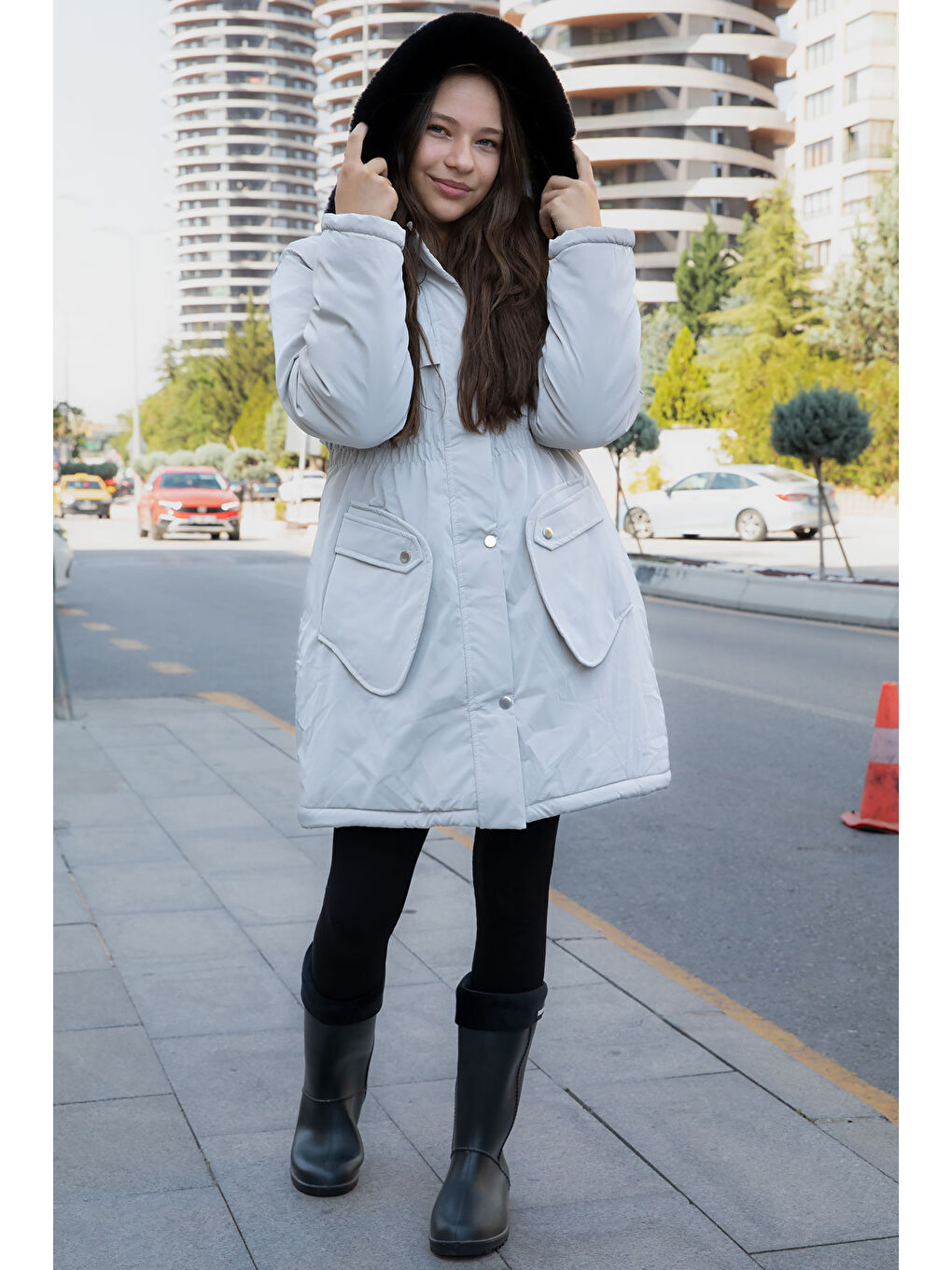 Ekru Krem Cep Detaylı İçi Kürklü Çıkarılabilir Kapüşonlu Kız Çocuk Şişme Mont 21335-2