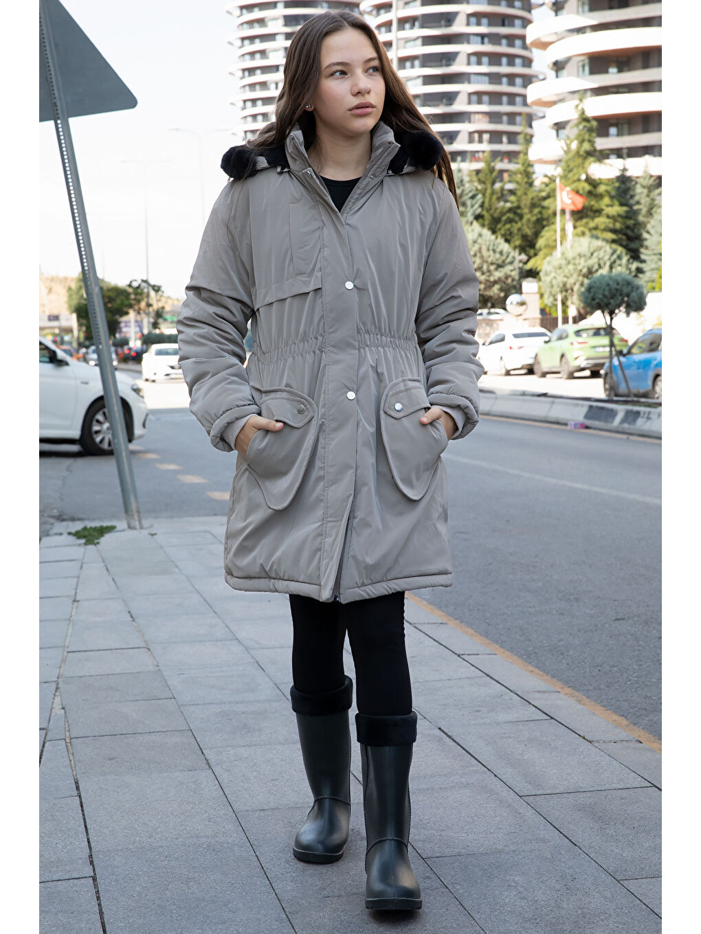 Gri Cep Detaylı İçi Kürklü Çıkarılabilir Kapüşonlu Kız Çocuk Şişme Mont 21339-4
