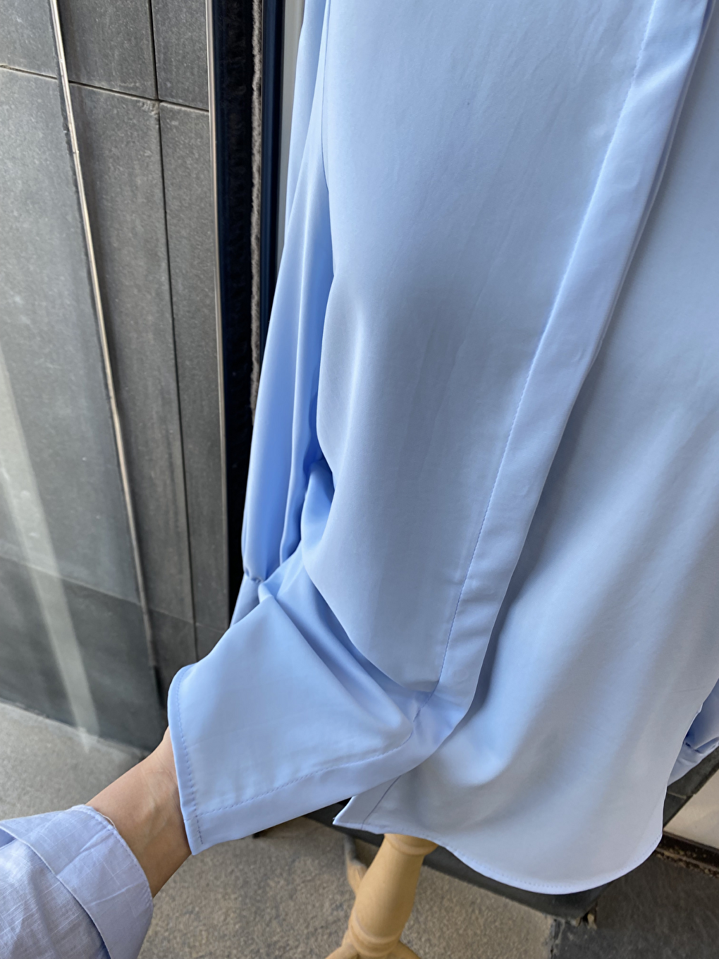 Mavi Yakası Taşlı Basic İç Göstermeyen Gömlek-6