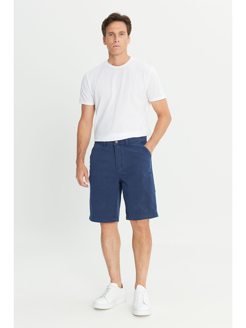 Regular Fit Normal Kesim Lastik Bel Detaylı Lacivert Pamuklu Esnek Chino Şort-1