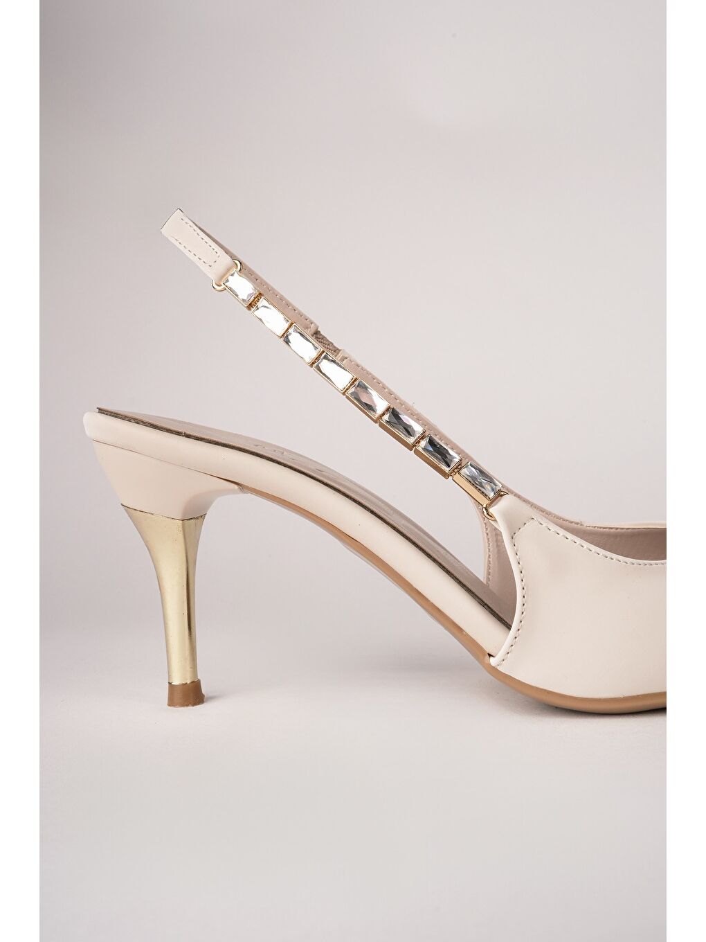 Bej VİVARA Zincir Detaylı Sivri Burun Arkası Açık Kadın Topuklu Ayakkabı-2