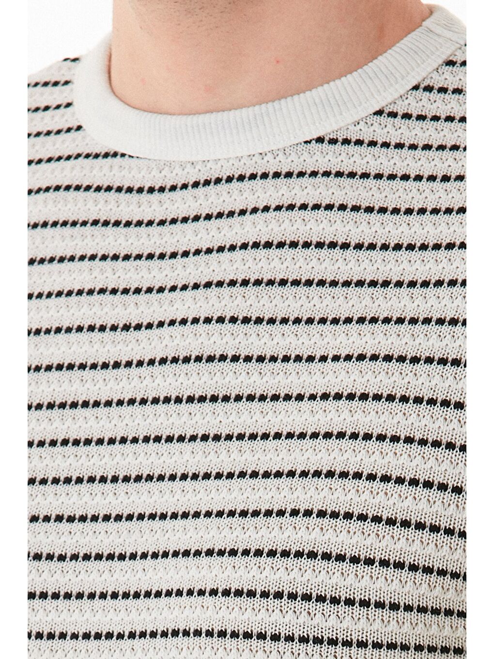 Ekru Çizgili Bisiklet Yaka Triko Örme Tişört-4