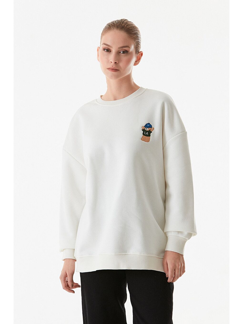 Fullamoda Ekru 3 İplik Ayıcık Nakışlı Bisiklet Yaka Oversize Sweatshirt