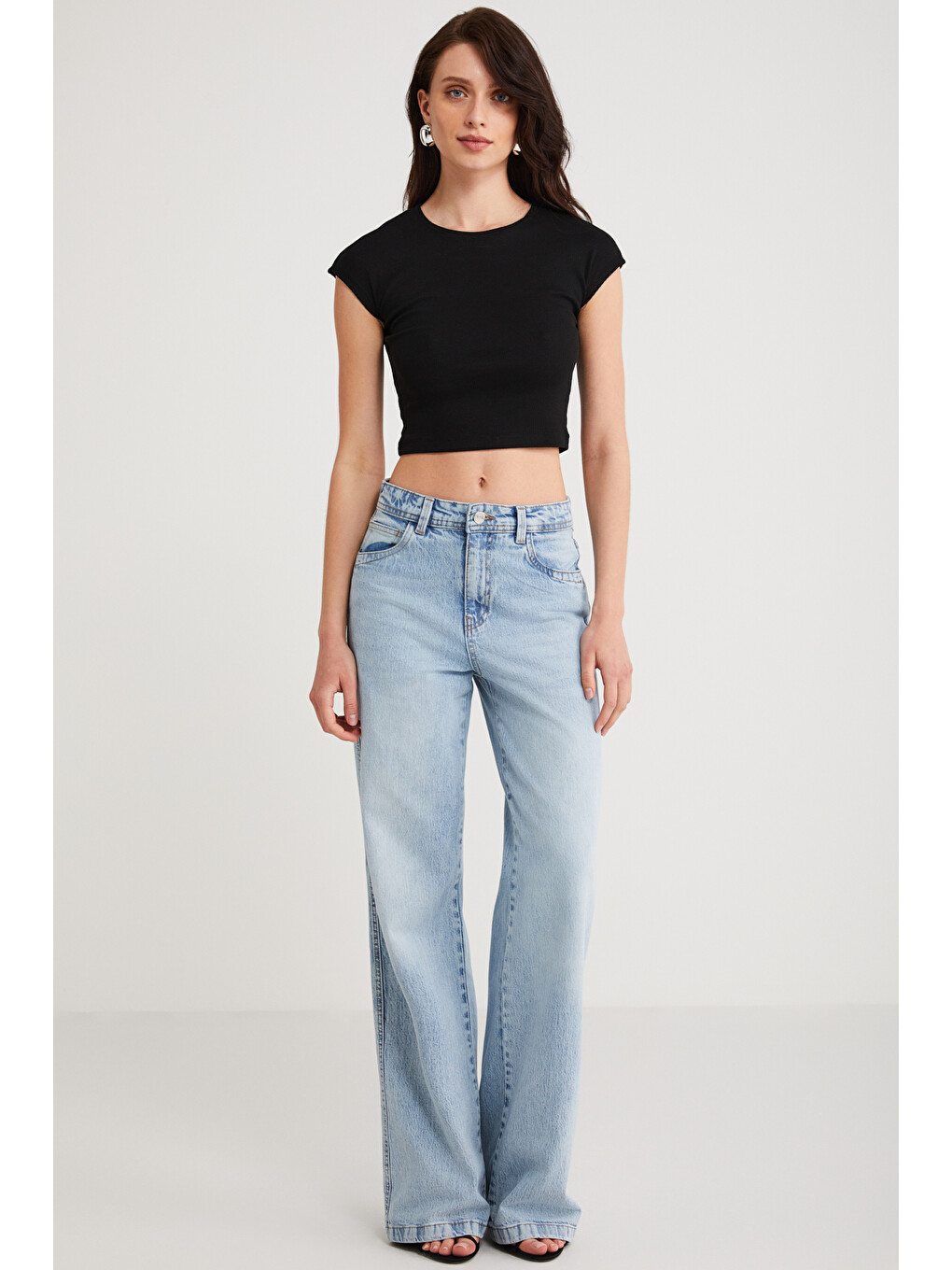 Ayra Kadın Fitilli Görünümlü Slim Fit Vücuda Oturan Bisiklet Yaka Kısa Kollu Crop Siyah Büstiyer-1