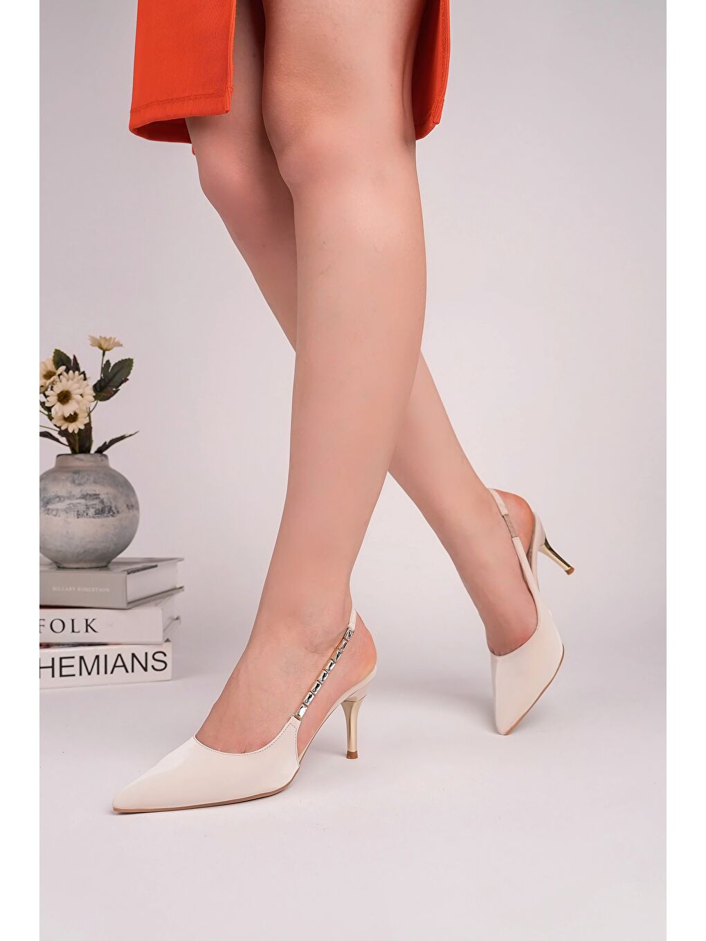 Bej VİVARA Zincir Detaylı Sivri Burun Arkası Açık Kadın Topuklu Ayakkabı-4