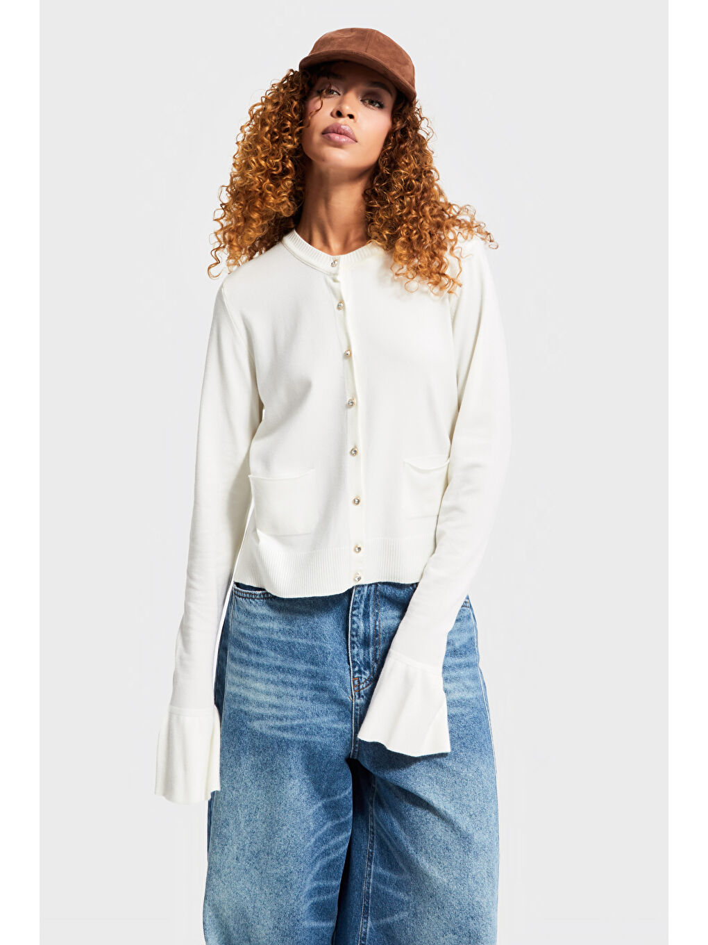 Beyaz Kadın Kemik Renk w5-101 Volanlı Kol Önü Cepli Düğmeli Viskon Karışımlı Triko Hırka-2