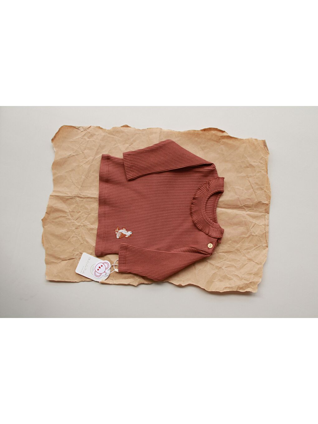 Kahverengi Çikolata Tavşan Nakışlı Fırfırlı Kız Üst