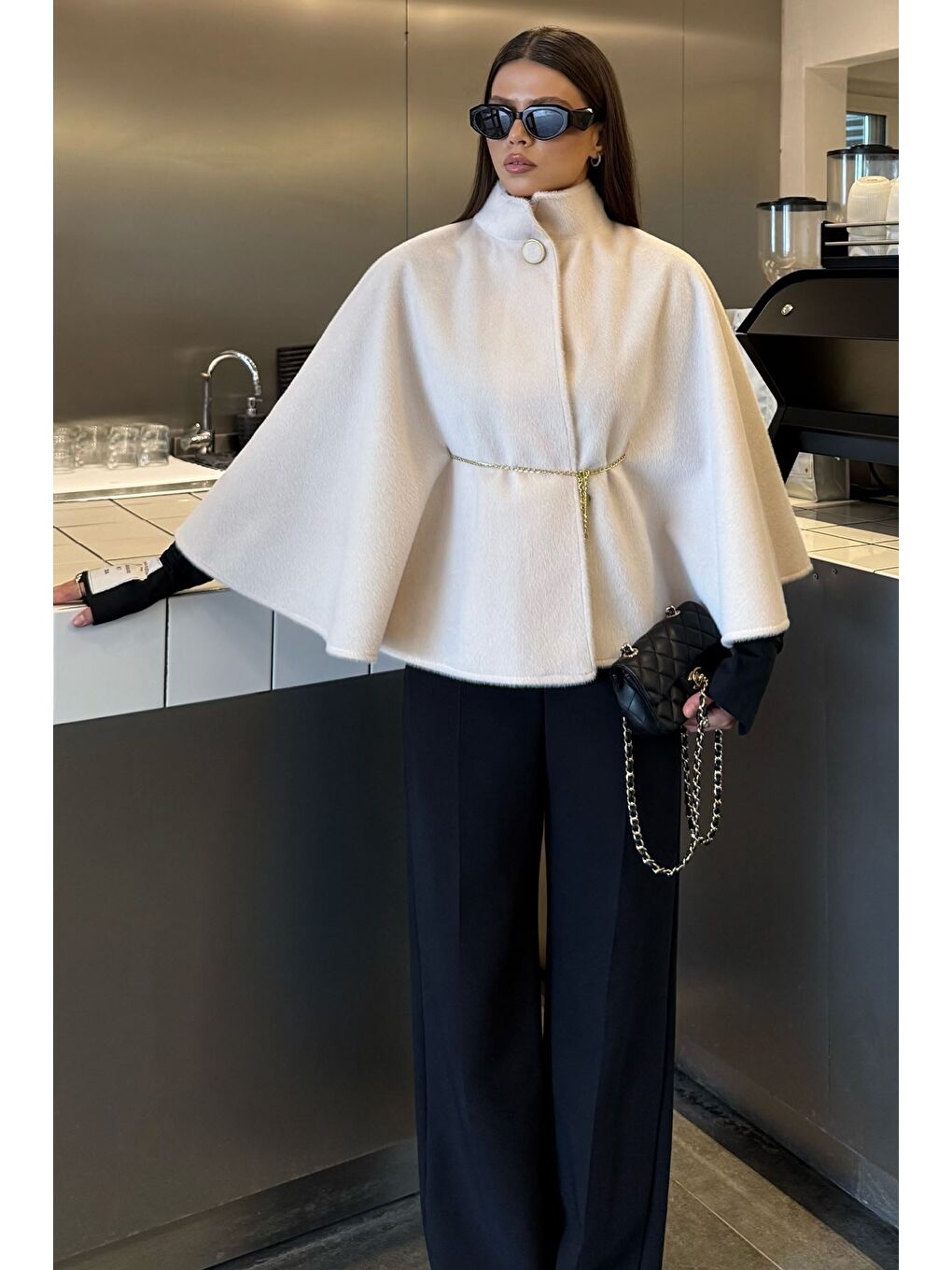 Bej Kadın Su Fırçalı Kaşe Panço