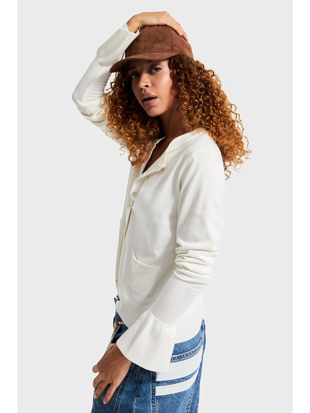 Beyaz Kadın Kemik Renk w5-101 Volanlı Kol Önü Cepli Düğmeli Viskon Karışımlı Triko Hırka-3