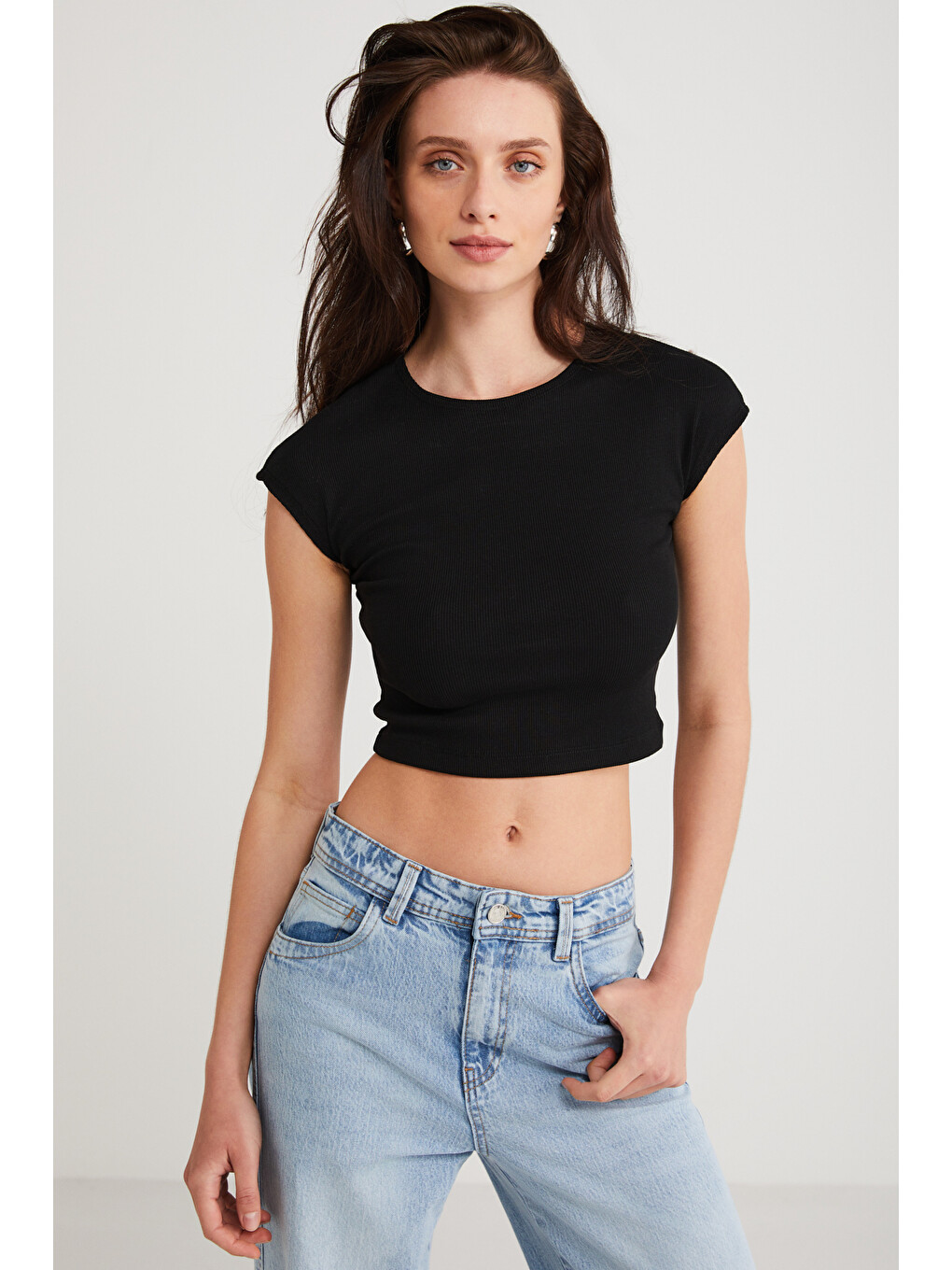 Ayra Kadın Fitilli Görünümlü Slim Fit Vücuda Oturan Bisiklet Yaka Kısa Kollu Crop Siyah Büstiyer-2