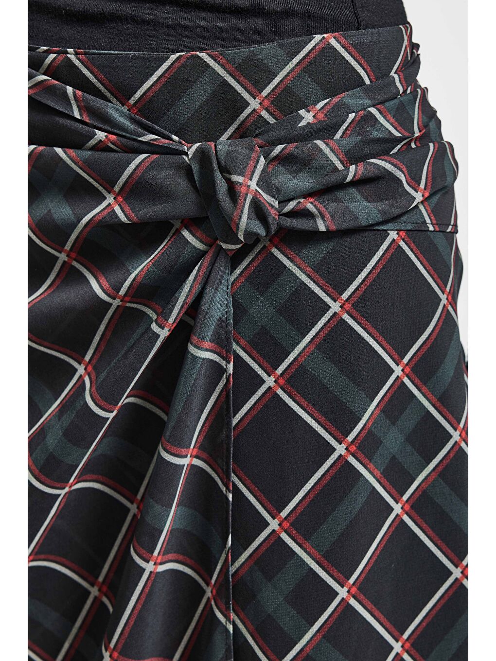 Siyah Kadın Koyu Ekose s6-1 Maxi Boy Kemer Detaylı Saten Etek-1