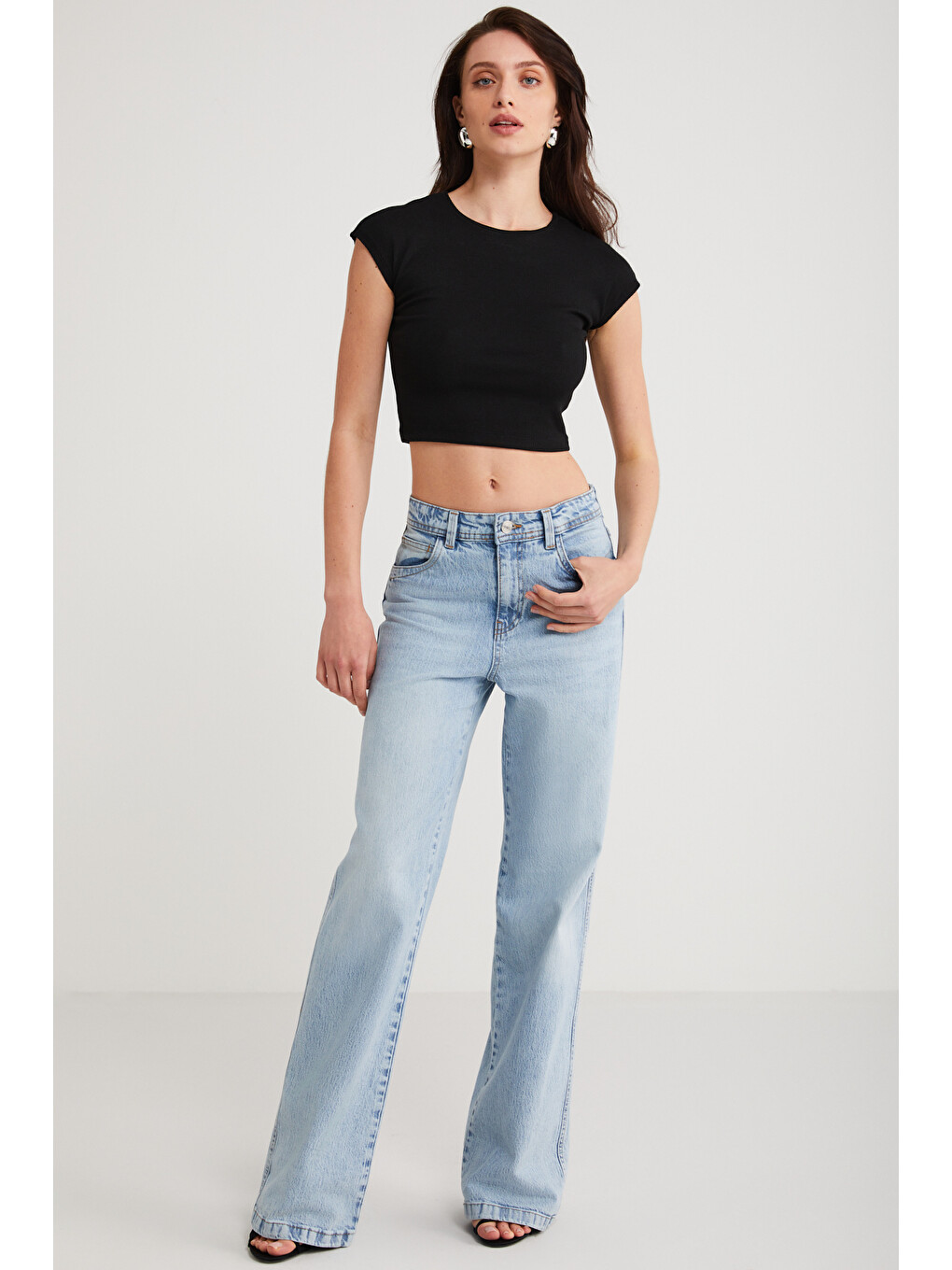 Ayra Kadın Fitilli Görünümlü Slim Fit Vücuda Oturan Bisiklet Yaka Kısa Kollu Crop Siyah Büstiyer-3