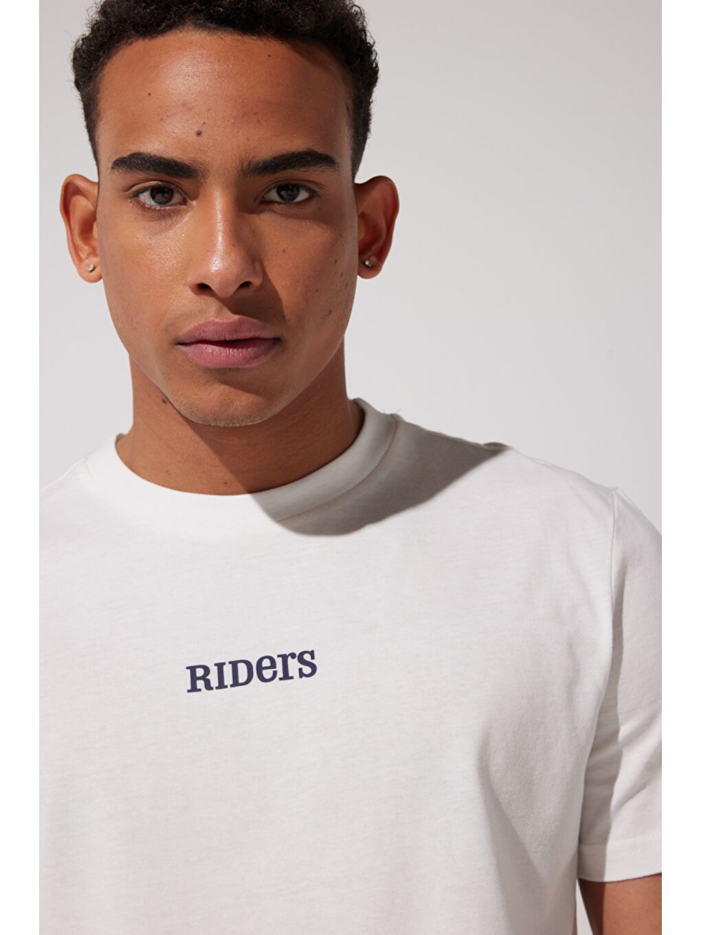 Loose Fit %100 Pamuk Bisiklet Yaka Beyaz Tişört-1
