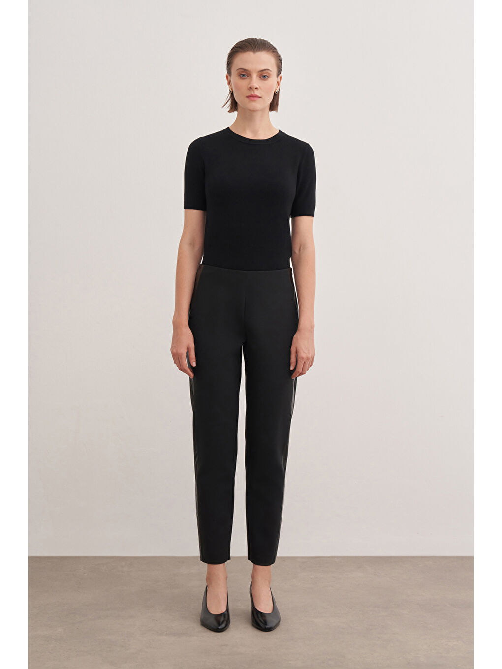 Siyah Deri Parçalı Pantolon-1