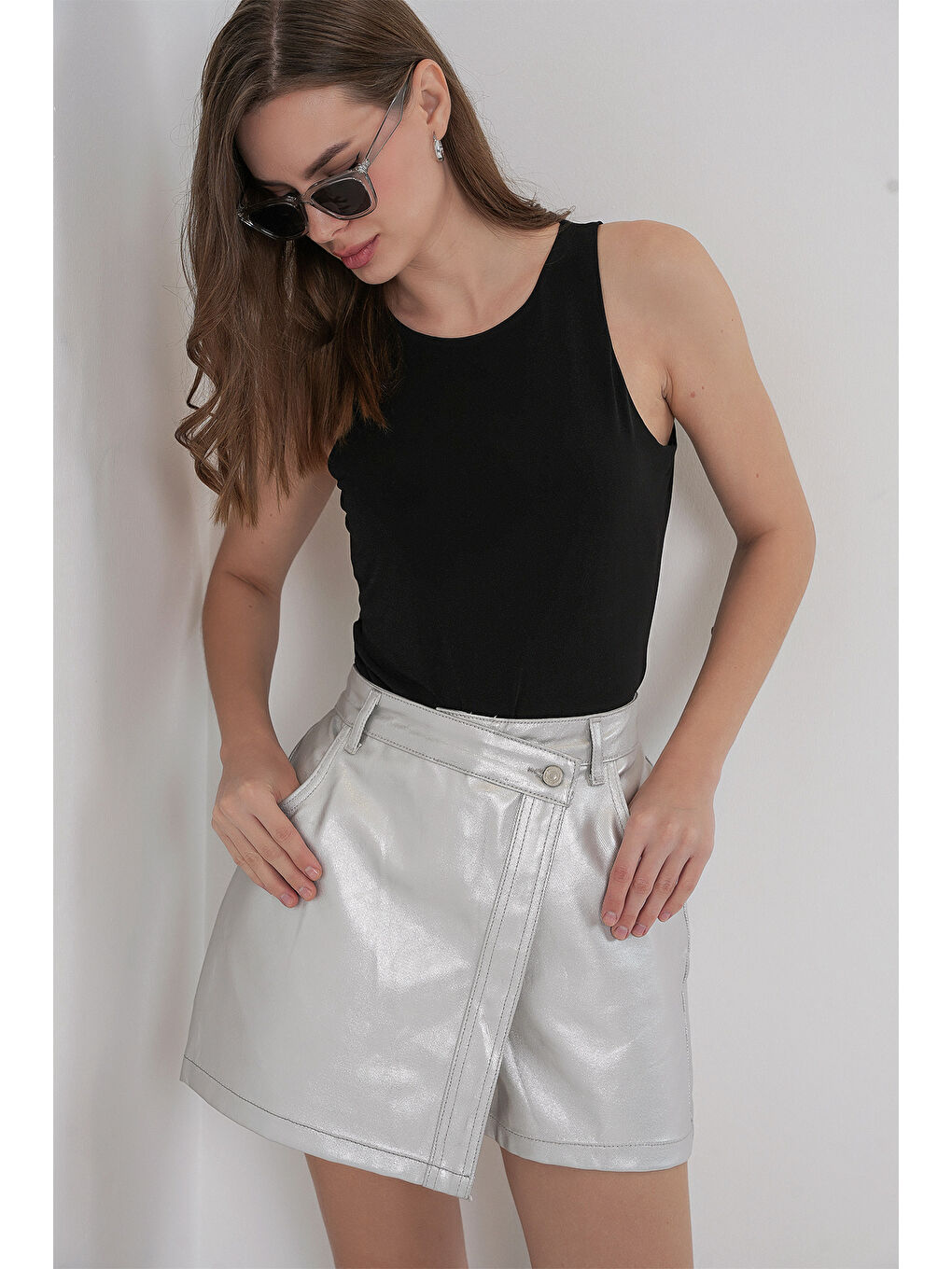 Gri Kadın Parlak Şort Etek 8044 - Gümüş-2