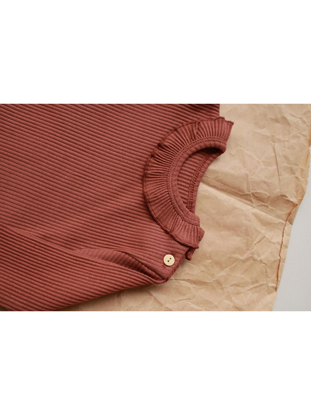 Kahverengi Çikolata Tavşan Nakışlı Fırfırlı Kız Üst-1