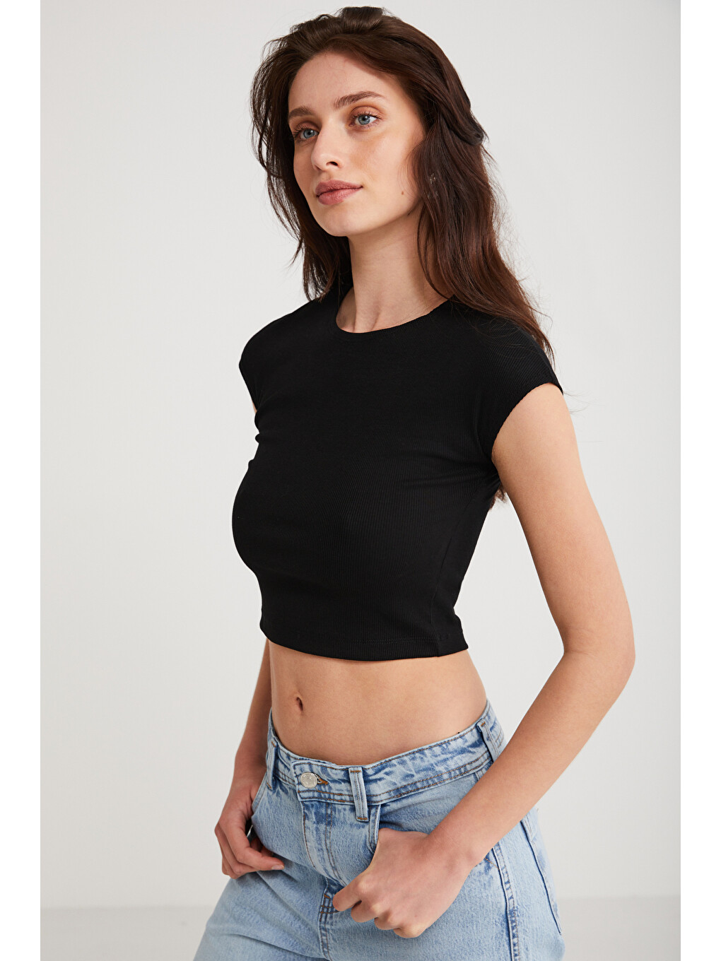 Ayra Kadın Fitilli Görünümlü Slim Fit Vücuda Oturan Bisiklet Yaka Kısa Kollu Crop Siyah Büstiyer-4
