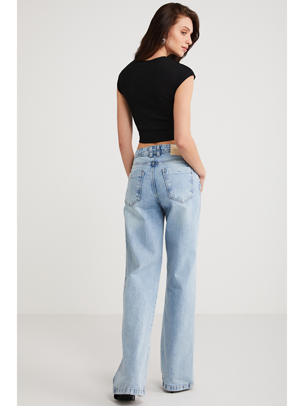 Ayra Kadın Fitilli Görünümlü Slim Fit Vücuda Oturan Bisiklet Yaka Kısa Kollu Crop Siyah Büstiyer-5