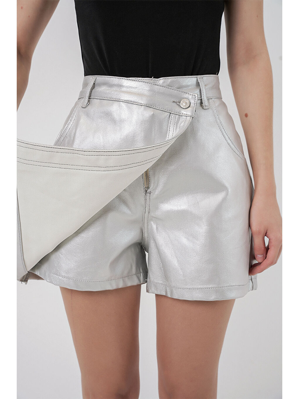 Gri Kadın Parlak Şort Etek 8044 - Gümüş-4